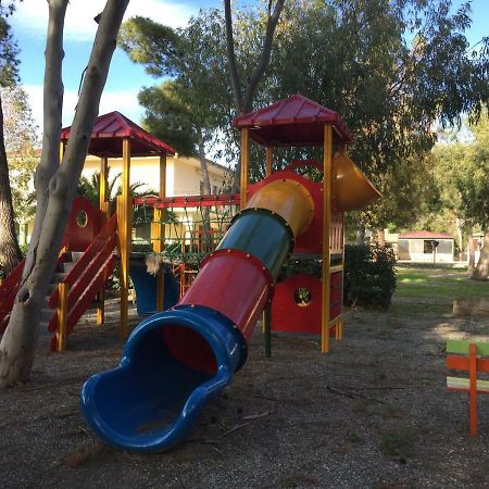 Camping Due Mari Villa Ovile la Marinella Eksteriør bilde