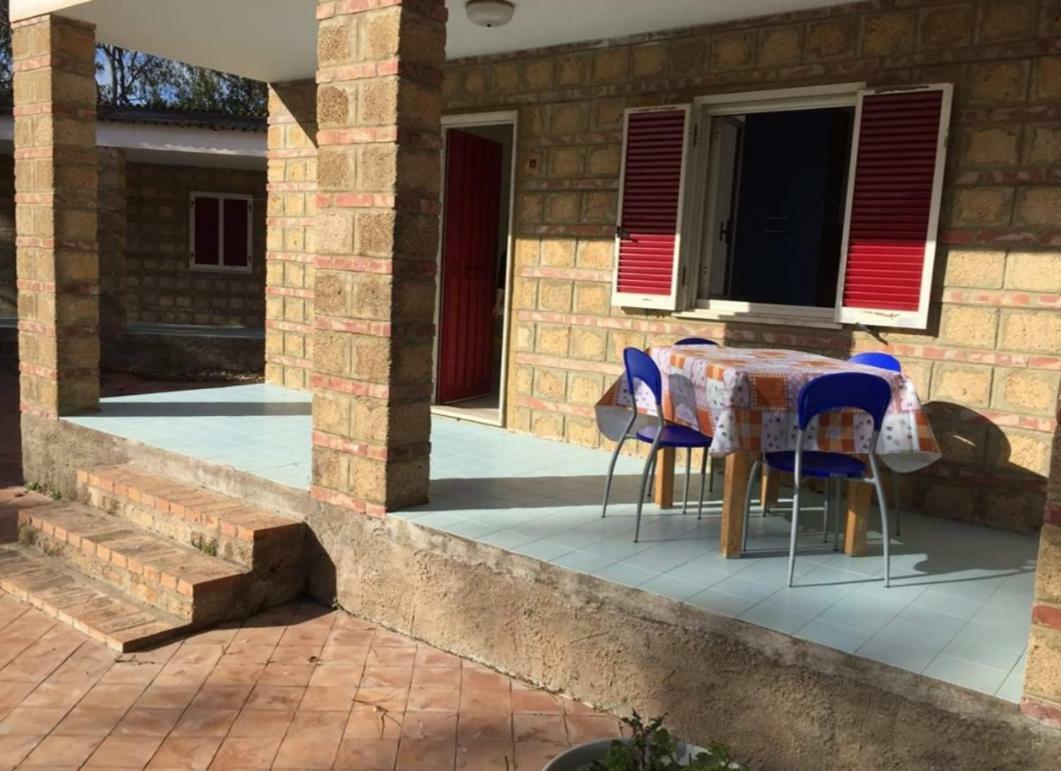 Camping Due Mari Villa Ovile la Marinella Eksteriør bilde